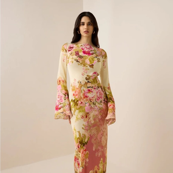 Elegant Floral Long Sleeve Dress - Picture 2 of 9